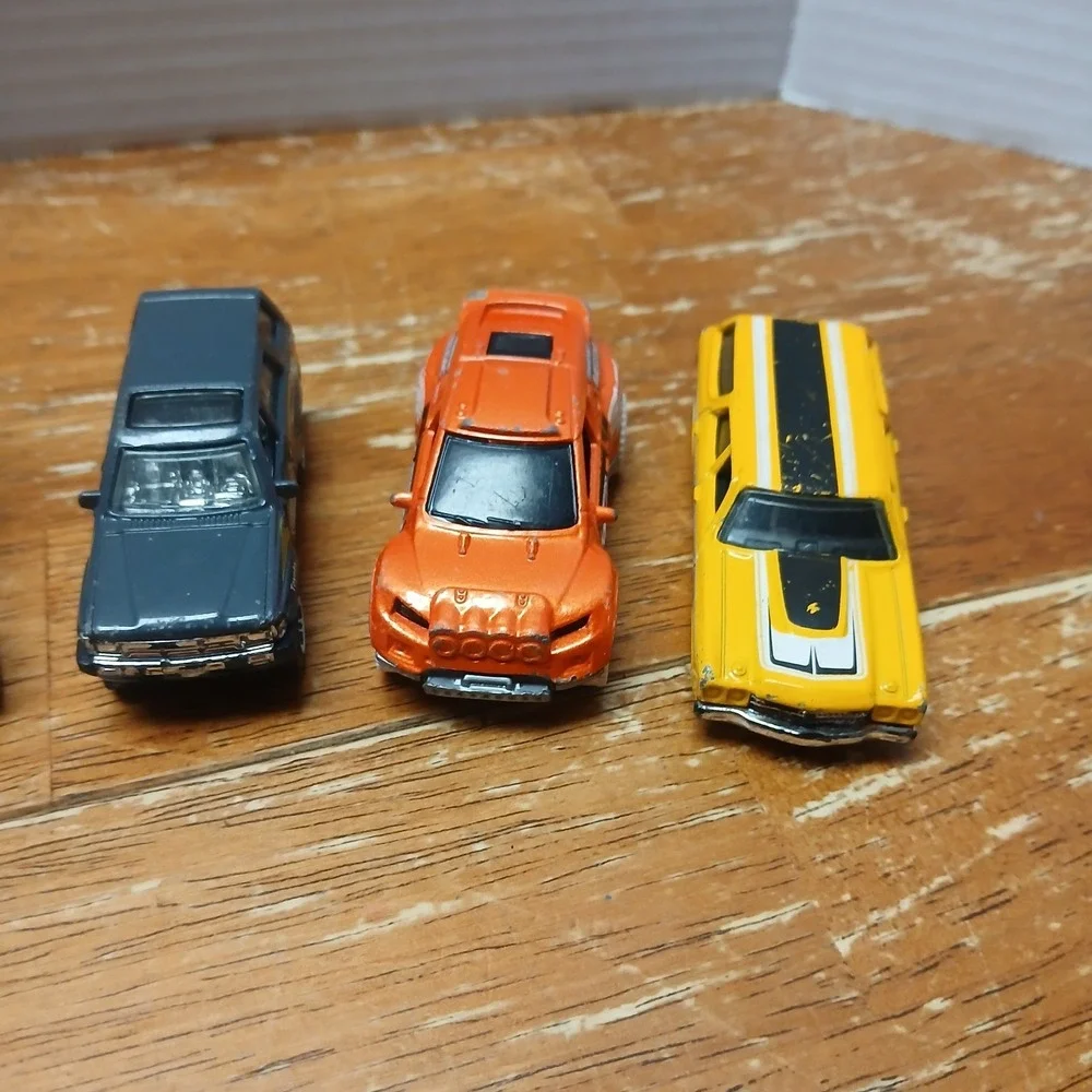 Mixed Lot Of 8 Hot Wheels Matchbox Maisto Misc Diecast Cars Trucks Monster Truck